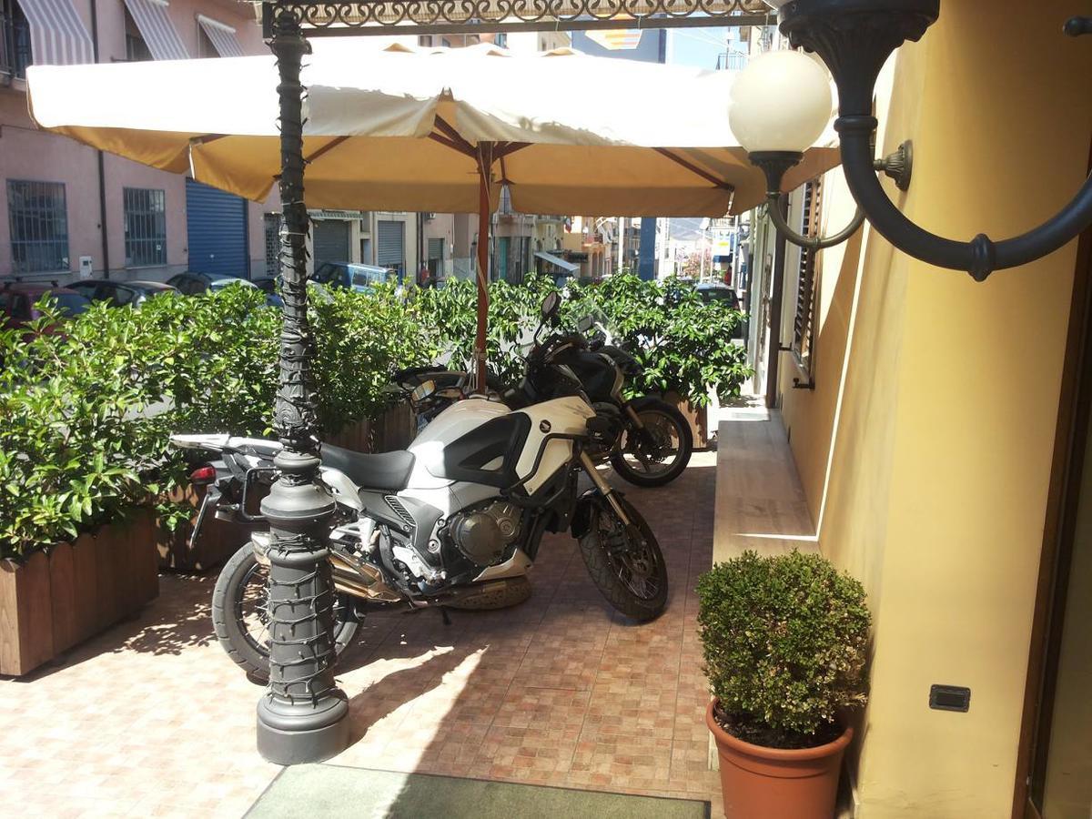 Hotel Paradiso Delle Madonie กัสเตลบูโอโน ภายนอก รูปภาพ